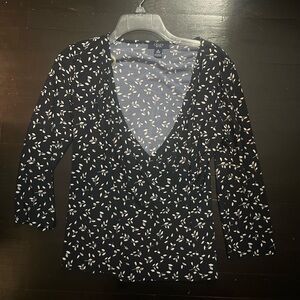 Chaps Women's Dark Blue and White Floral Blouse. Size Medium.